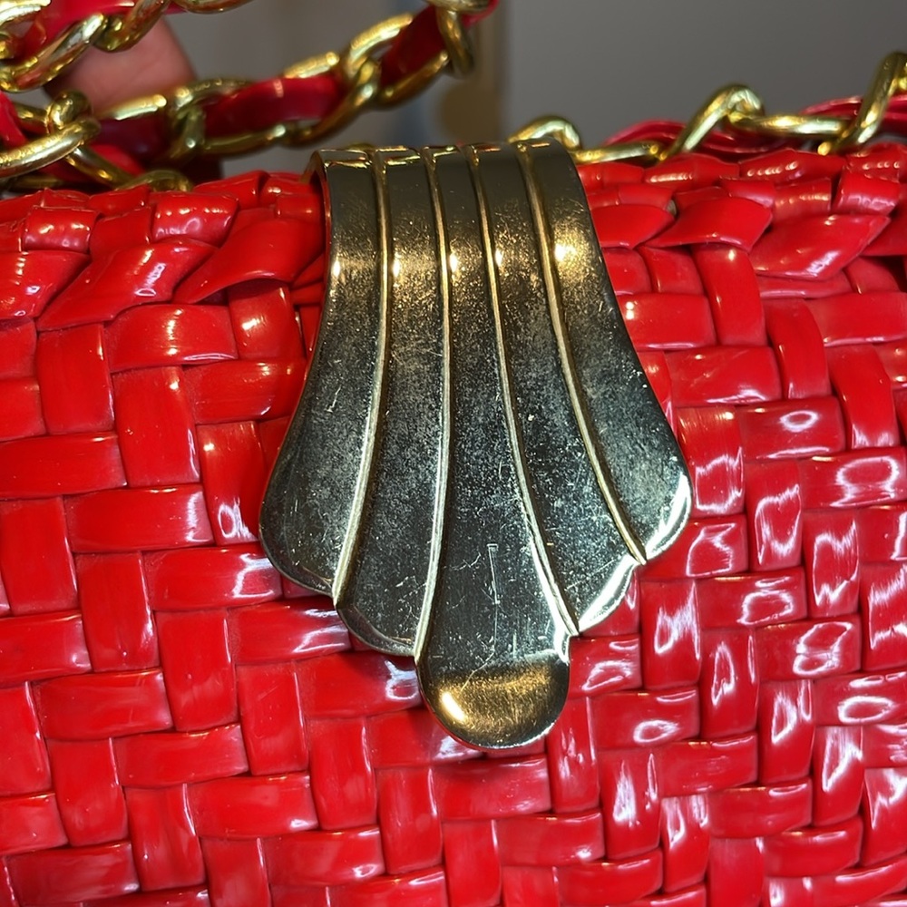Vintage 1960's Red Woven Wicker Basket Purse Box Barrel Shape Gold Chain Metal - Picture 6 of 8